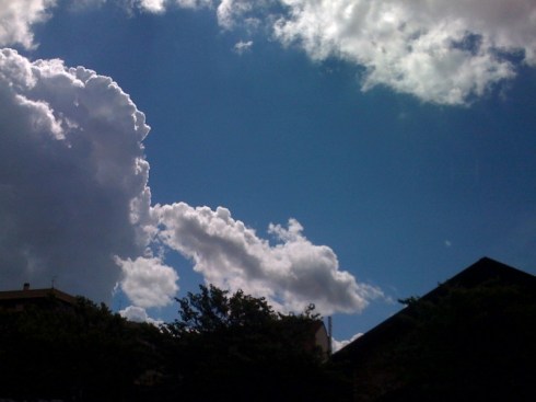 Milan clouds - foto di Laroby