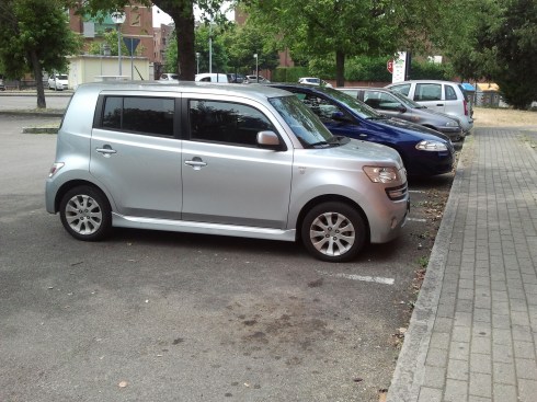 Macchine di una bruttezza estrema - Modena zona Crocetta - foto di TT