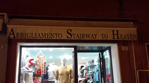 Abbigliamento STAIRWAY TO HEAVEN...mah! Foto di Saura Terenziani