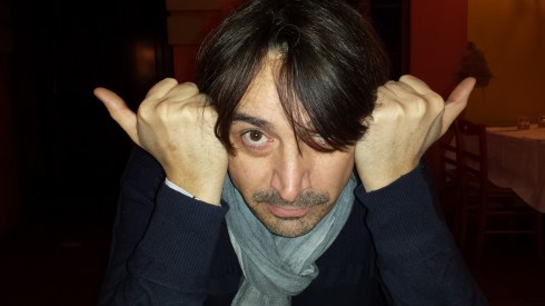 Crowleyggiando in pizzeria (foto della groupie)