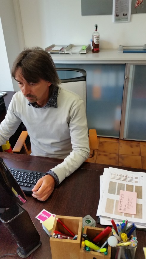 Tim at the office - aprile 2015 (Foto Sarwooda)