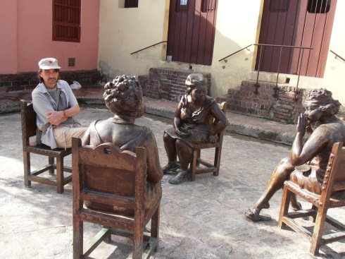 Home chat in Camaguey (photo Saura T)