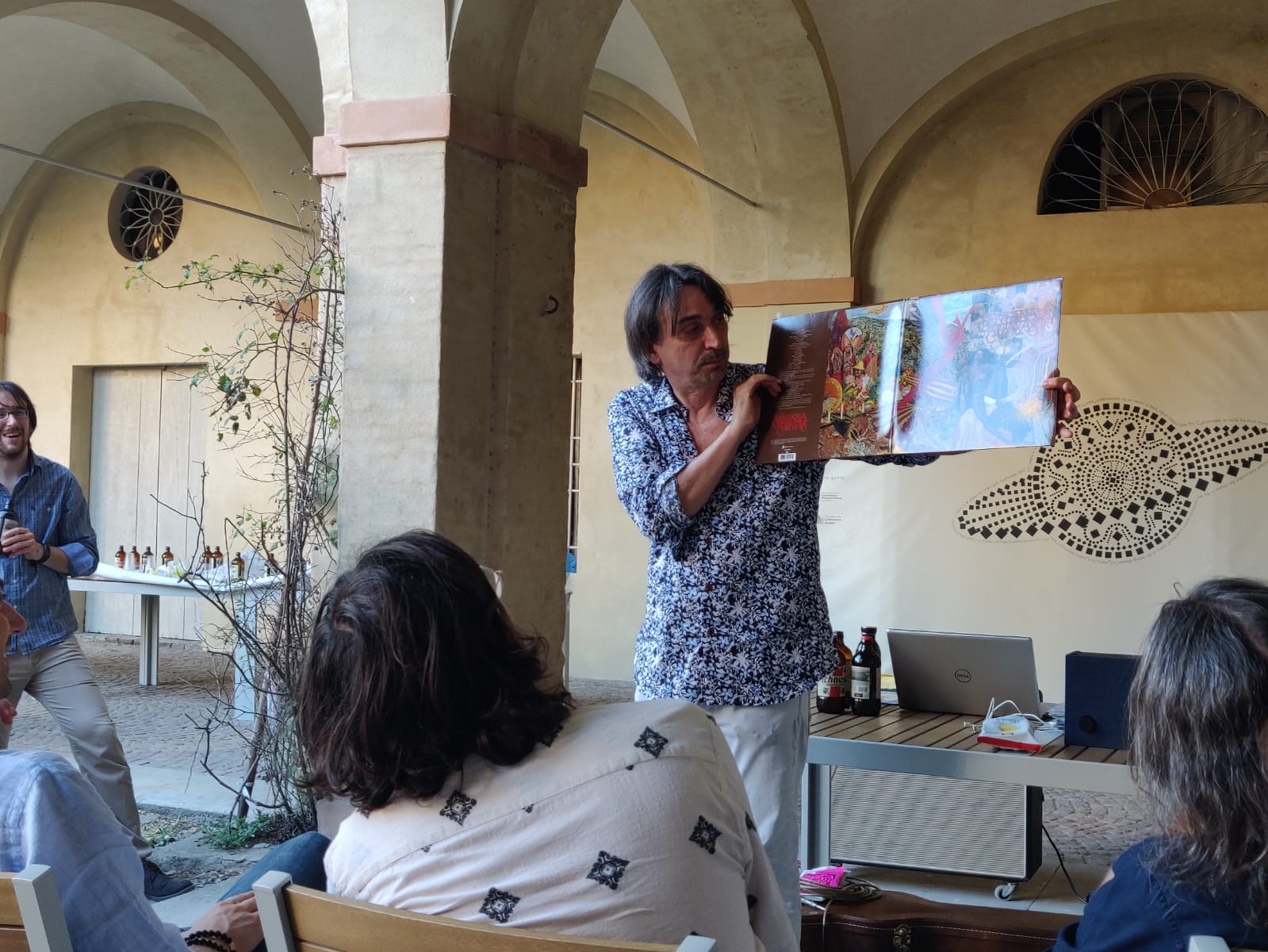 Tim Tirelli's School Of foto Saura T