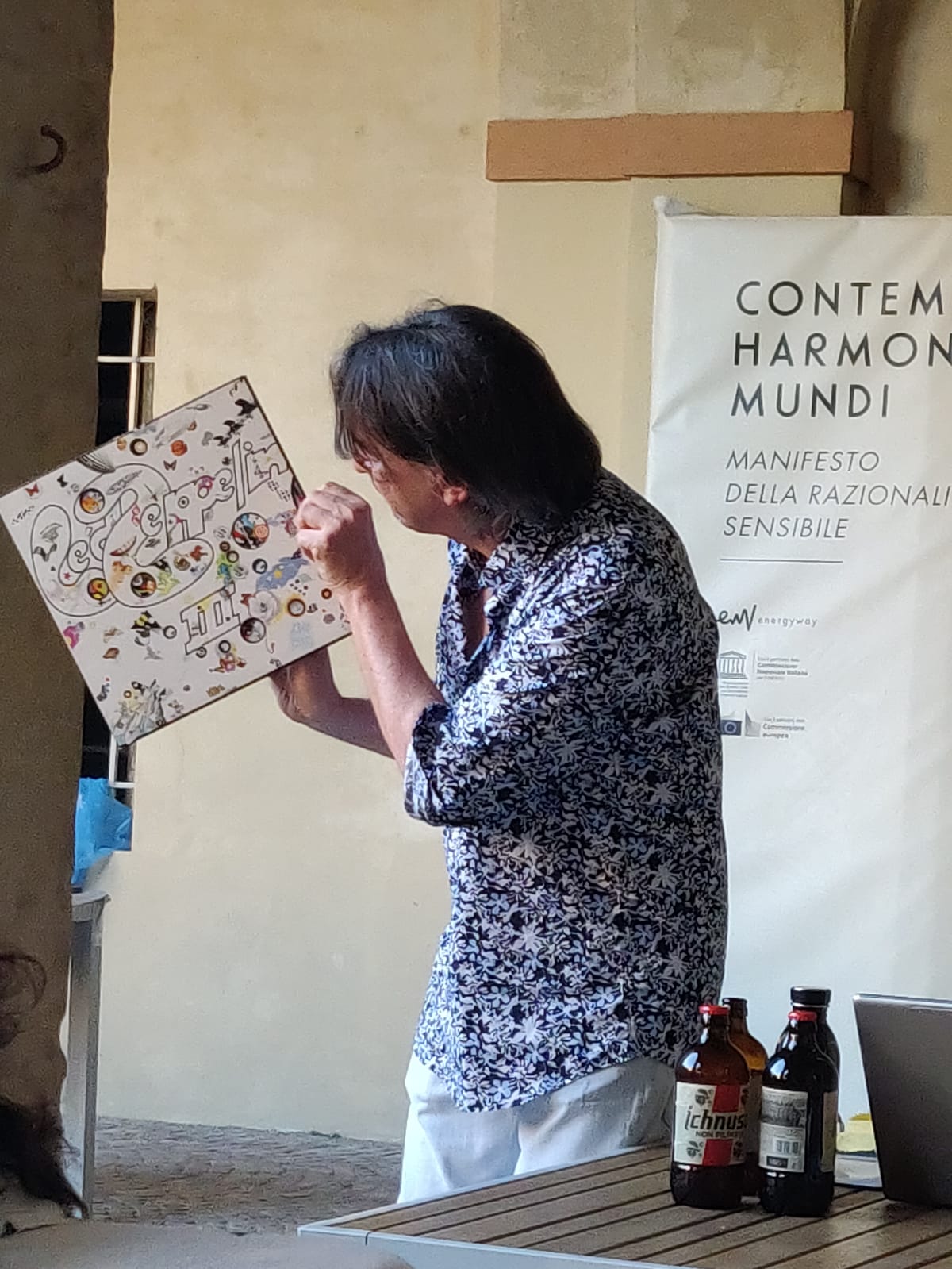 Tim Tirelli's School Of foto Saura T