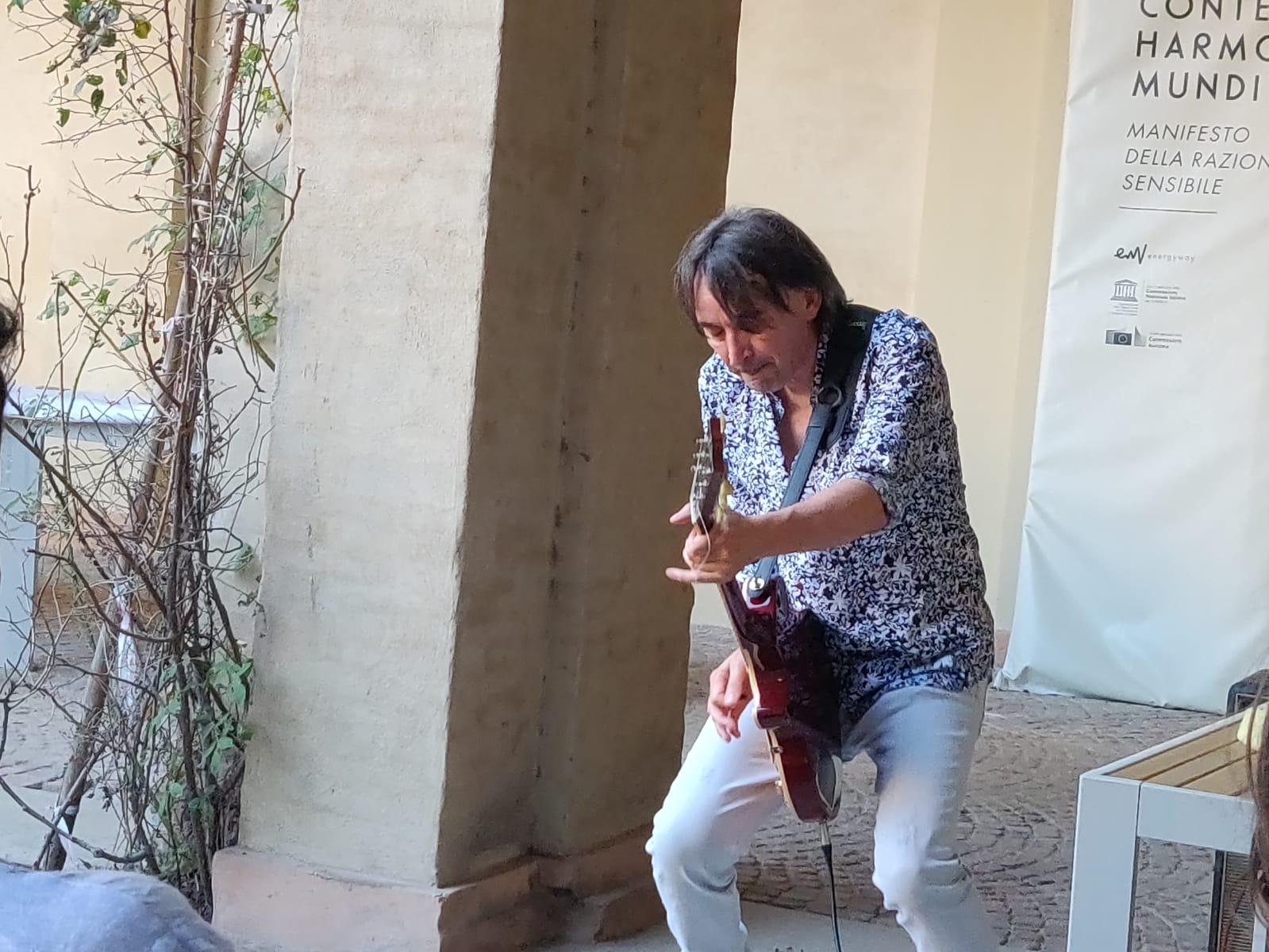 Tim Tirelli's School Of foto Saura T