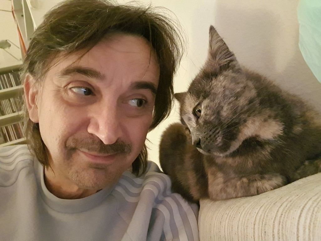 Minnie e il suo umano Tyrrell - Domus Saurea nov 2022 - foto TT