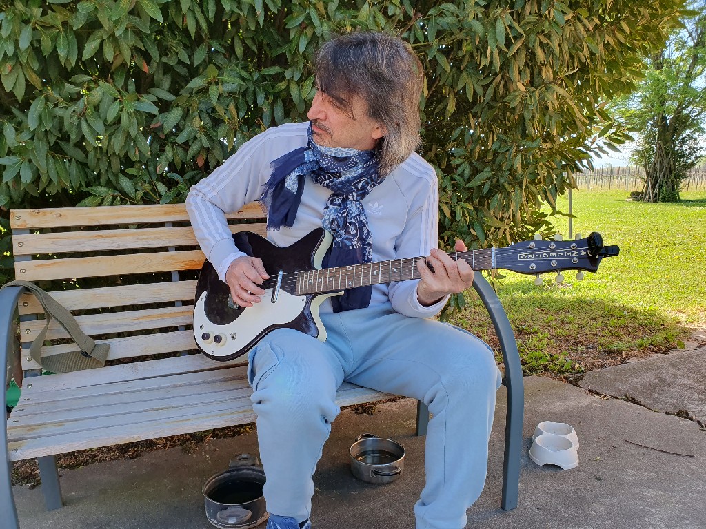 Uomo di blues 2- Domus, aprile 2023 - foto ST